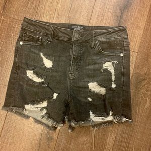 Vintage black shorts.Brand:Judy Blue.Size:Med